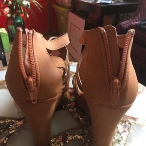 Tan sandals wedge heel, zip up back! SZ 7